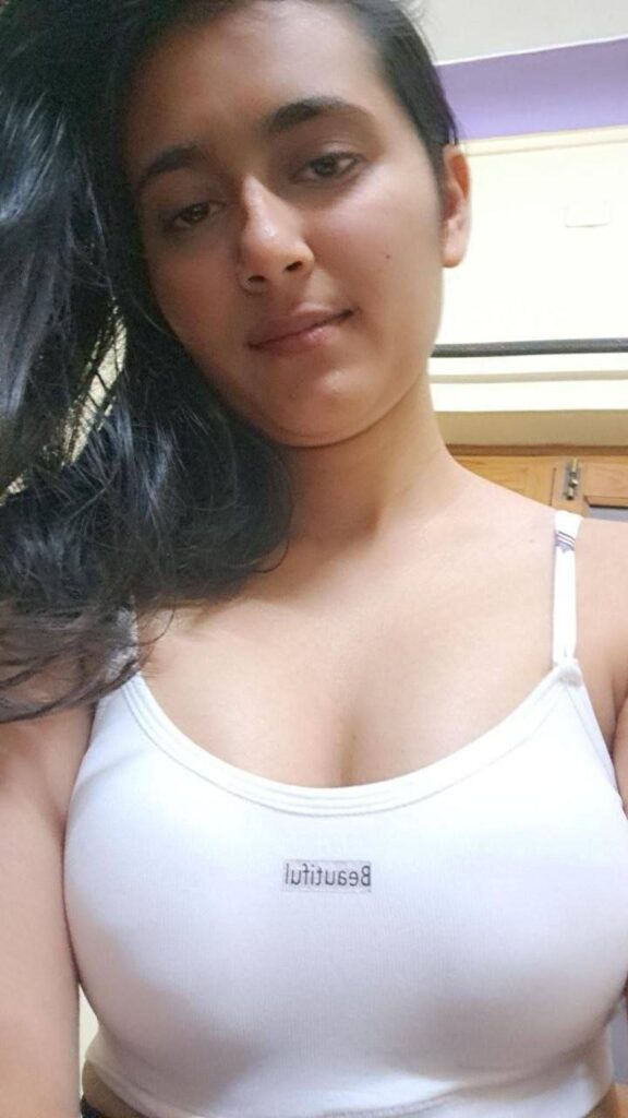 Cute Desi Teen Nude With Sweet Pussy
