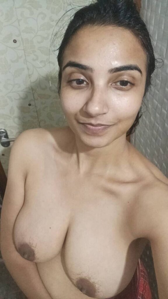 Hot Desi Gf Sexy And Nude Selfies Leaked