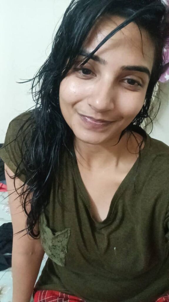 Hot Desi Gf Sexy And Nude Selfies Leaked