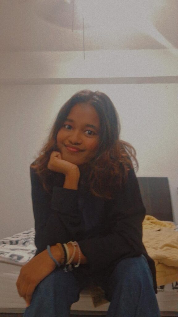 Lankan Urban Girlfriend Showing Her Hairy Bush