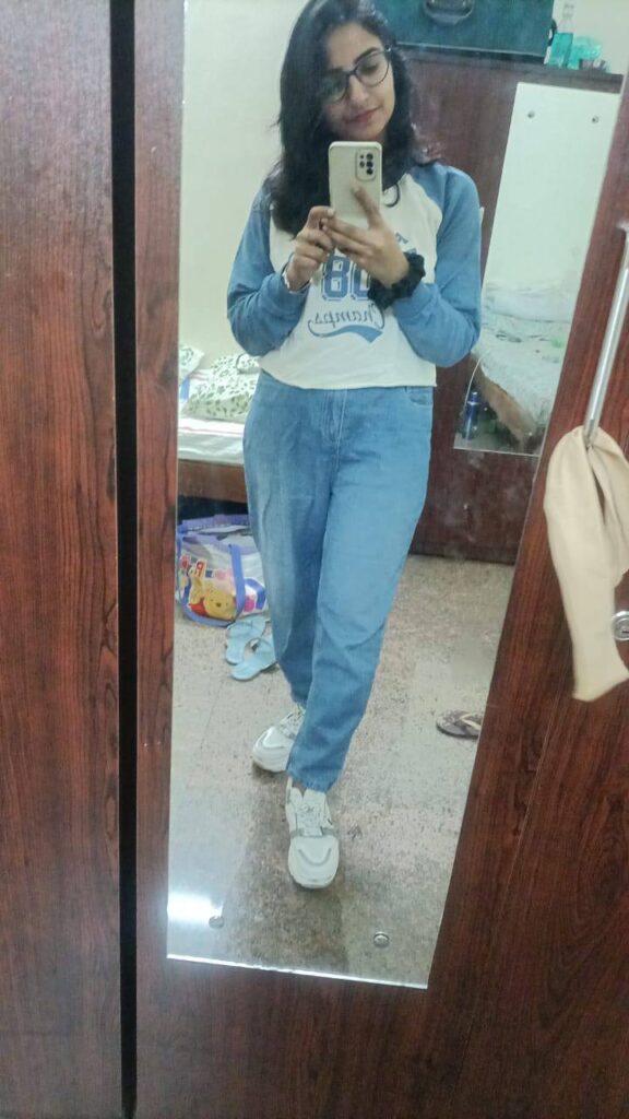 Hot Desi Gf Sexy And Nude Selfies Leaked