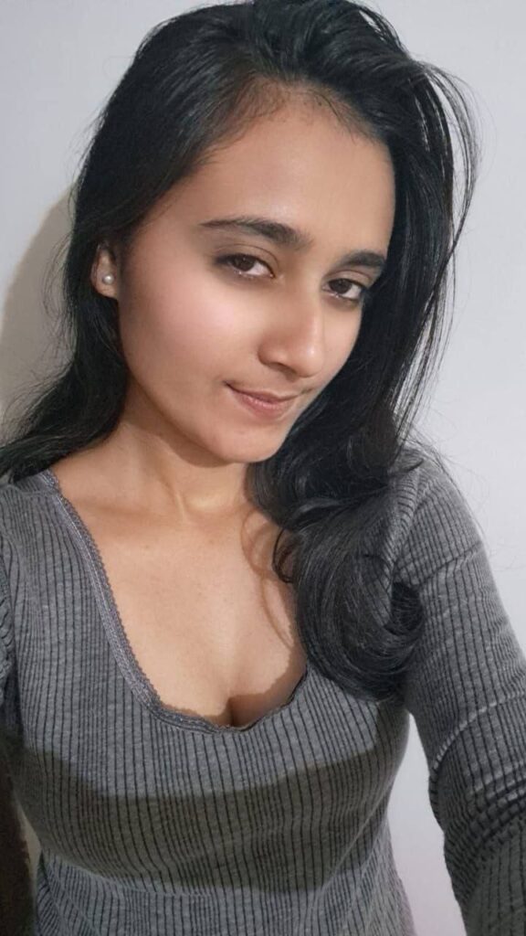 Cute Desi Teen Nude With Sweet Pussy