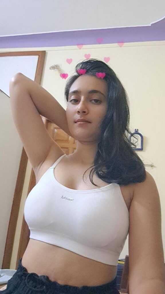 Cute Desi Teen Nude With Sweet Pussy