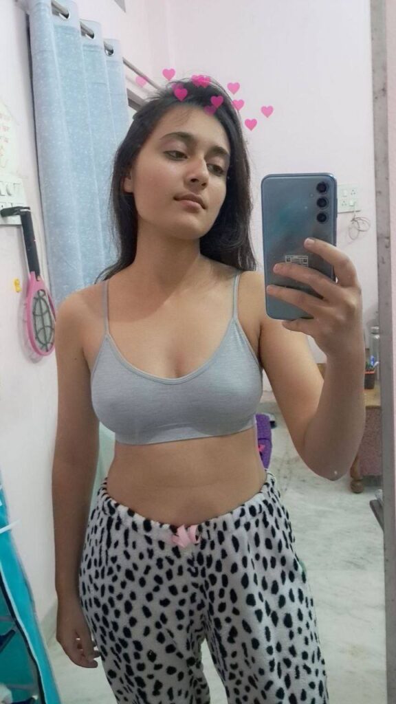 Cute Desi Teen Nude With Sweet Pussy