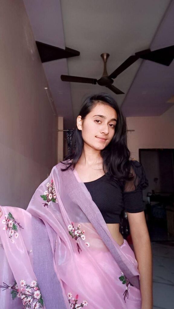 Cute Desi Teen Nude With Sweet Pussy