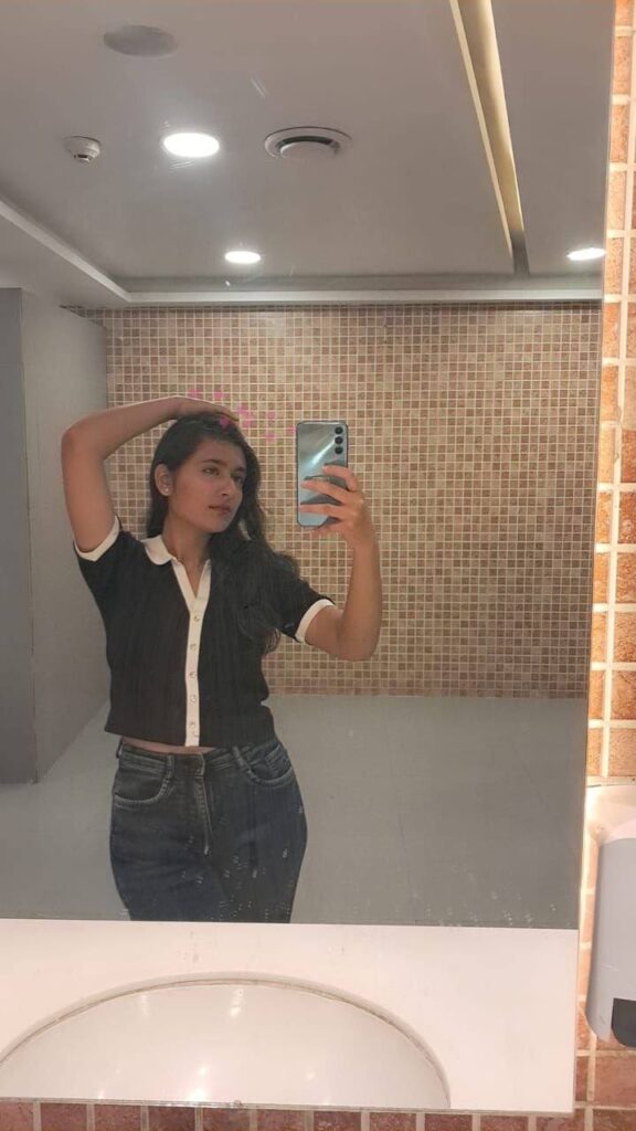 Cute Desi Teen Nude With Sweet Pussy