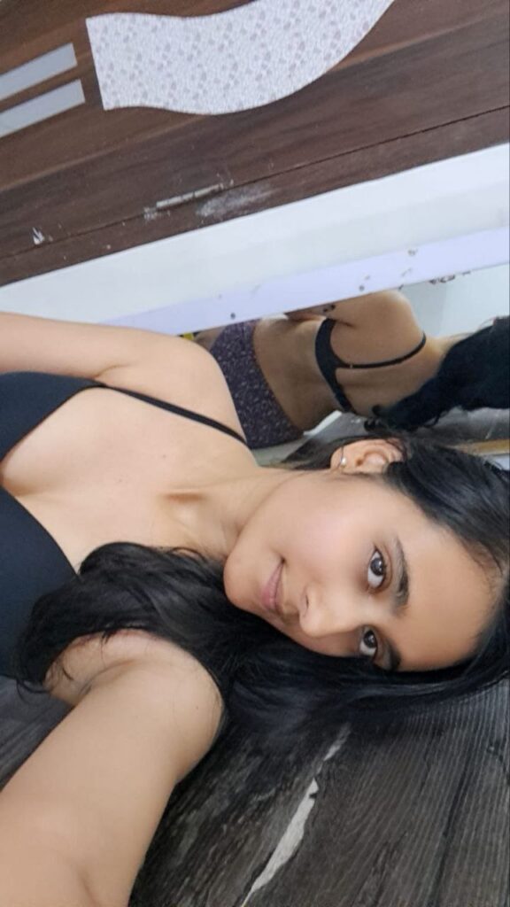 Cute Desi Teen Nude With Sweet Pussy