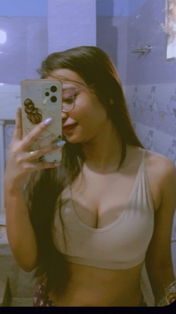 Desi Babe with Amazing Big Boobies Shower Selfies