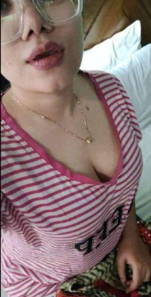 Busty Marathi Girl Nude Selfies