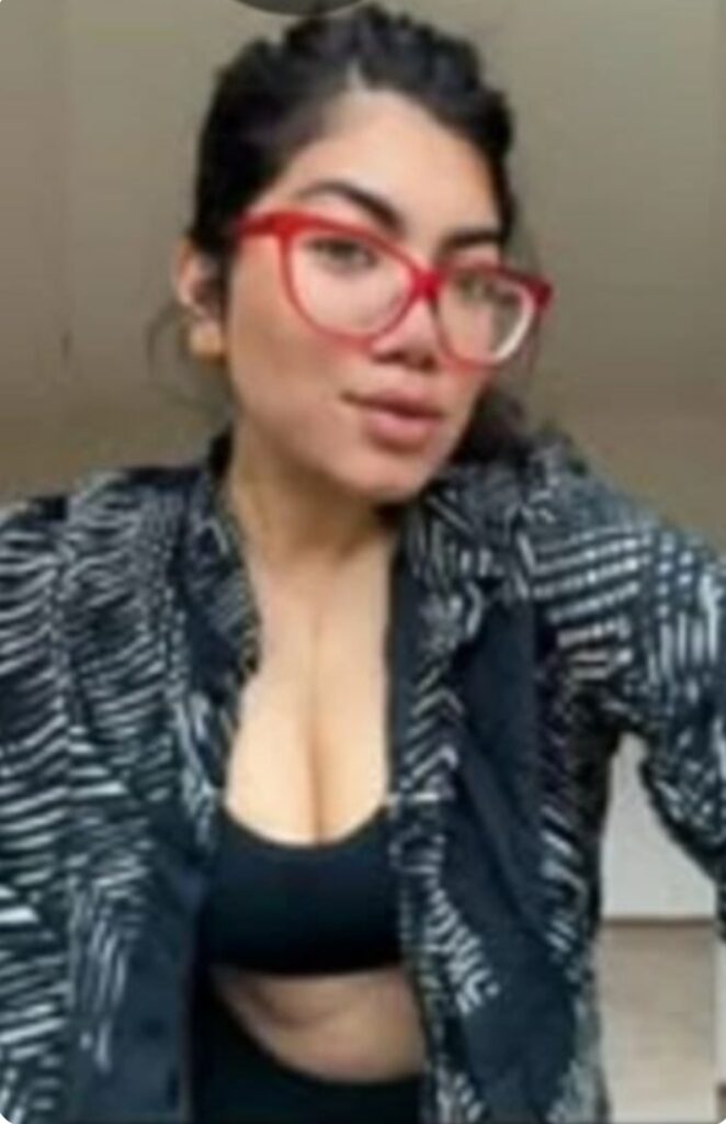 Busty Marathi Girl Nude Selfies