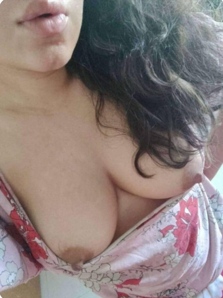 Busty Marathi Girl Nude Selfies